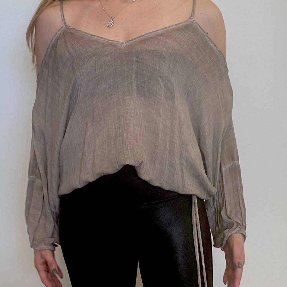 Gray, Loose On the Road Top